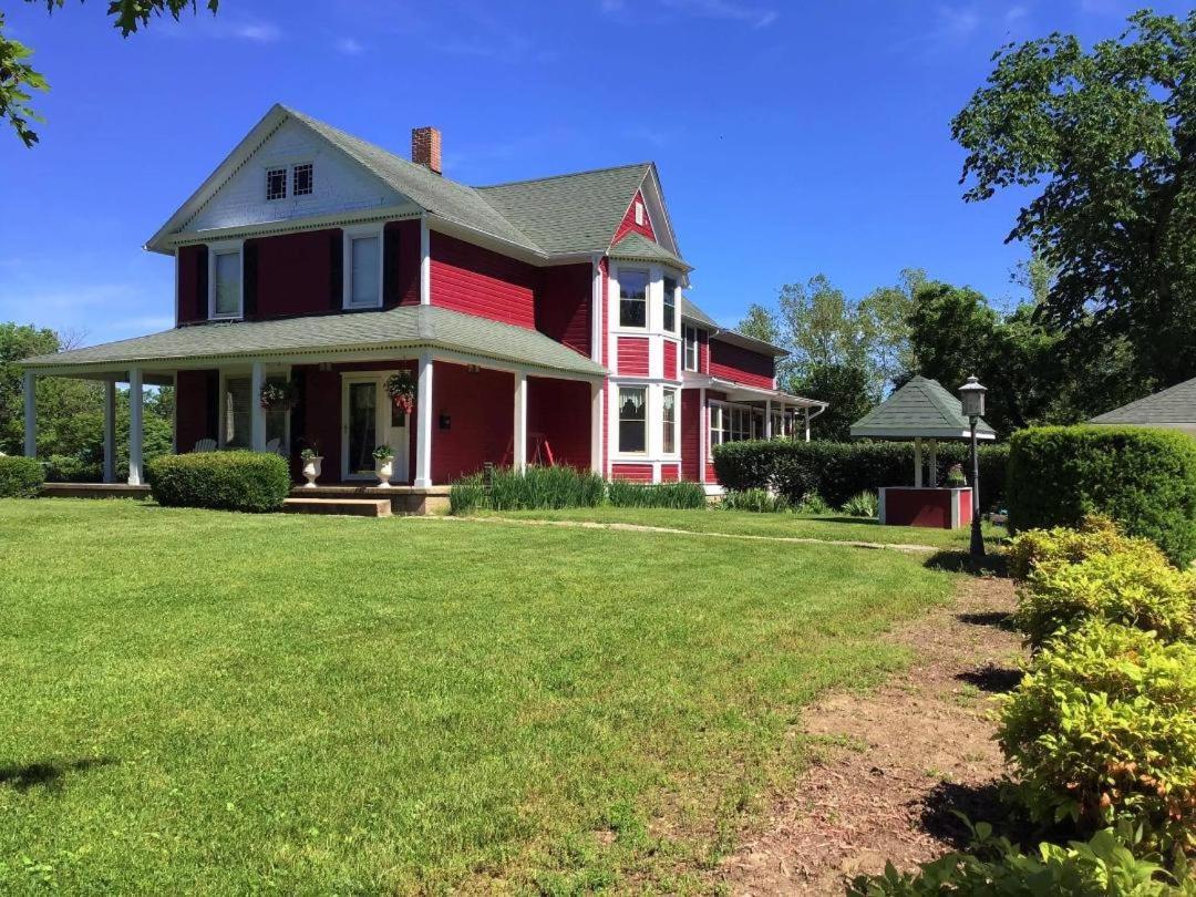 Plain & Fancy Bed & Breakfast Ironton ภายนอก รูปภาพ