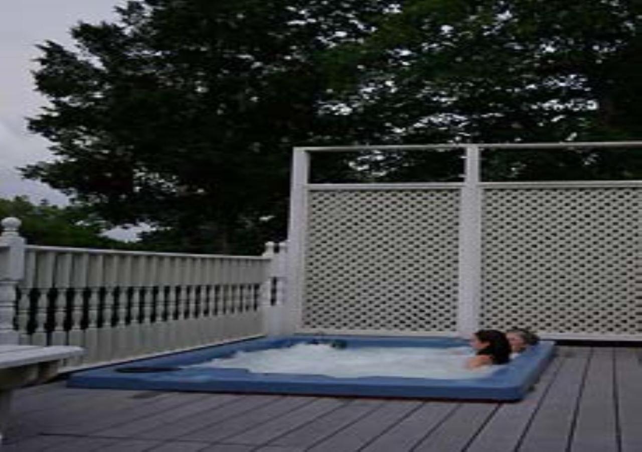 Plain & Fancy Bed & Breakfast Ironton ภายนอก รูปภาพ